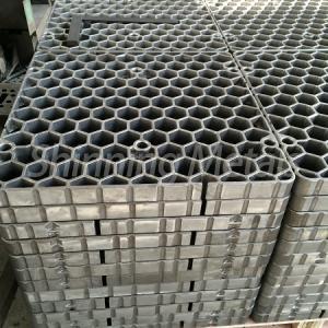 Heat treatment base tray